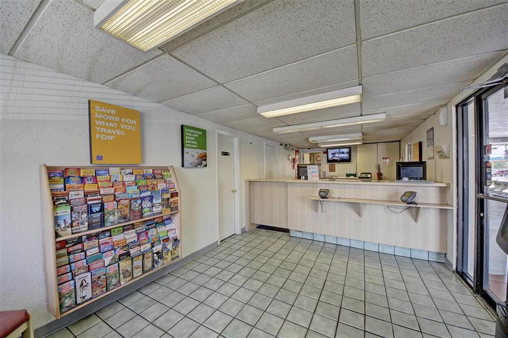 Red Roof Inn San Antonio Northeast - Rittiman Rd 내부 사진