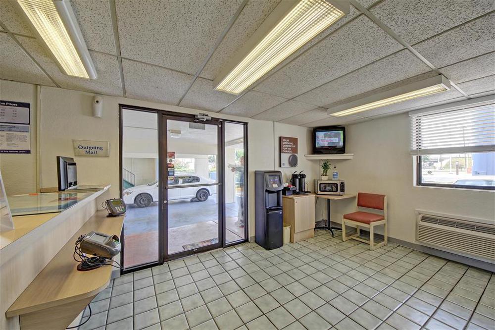 Red Roof Inn San Antonio Northeast - Rittiman Rd 내부 사진